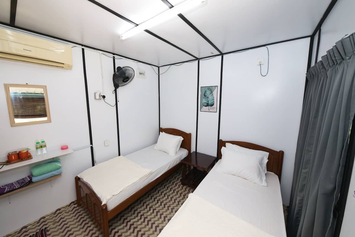 Deluxe Twin Room | 1 bedroom, laptop workspace, free WiFi, bed sheets