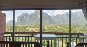 Skrivebord, wi-fi (inkludert) og sengetøy