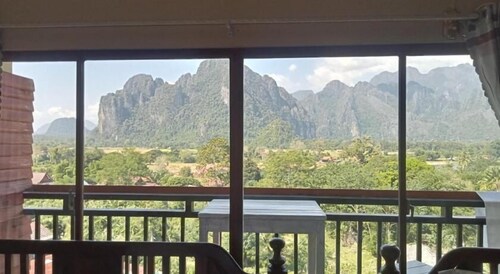 Bountang Mountain View Riverside Hotel