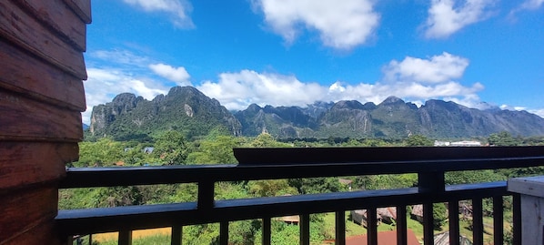 Skrivebord, wi-fi (inkludert) og sengetøy