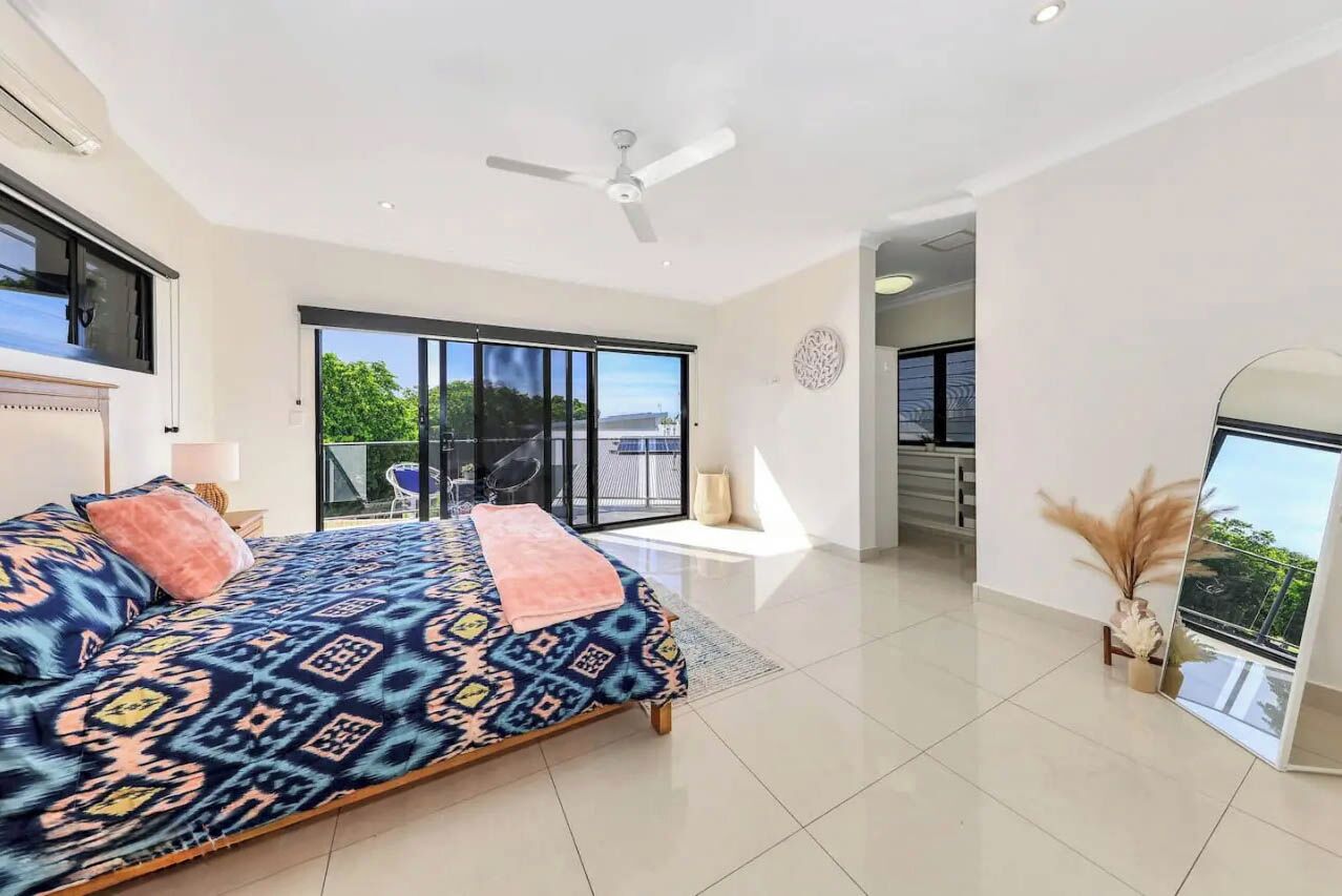 5 bedrooms, iron/ironing board, free WiFi, bed sheets