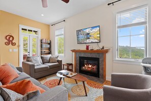 TV, lareira, escritórios