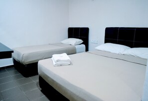 Superior Suite | Laptop workspace, free WiFi, bed sheets - Hotel O Gest Inn (Kota Tinggi)