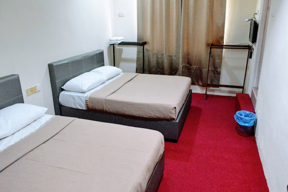 Family Suite | Laptop workspace, WiFi (free), bed sheets