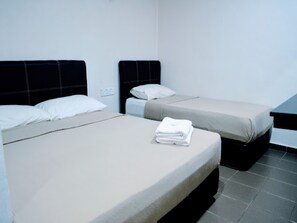 Superior Suite | Laptop workspace, free WiFi, bed sheets - Hotel O Gest Inn (Kota Tinggi)
