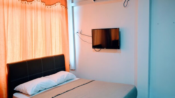 Deluxe Double Room, 1 Queen Bed | Laptop workspace, WiFi (free), bed sheets - Hotel O Gest Inn (Kota Tinggi)