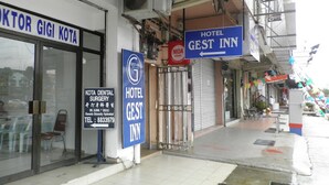 Front of property - Hotel O Gest Inn (Kota Tinggi)