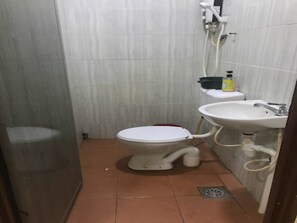 Een douche, handdoeken