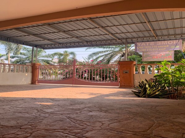 Front of property - Hotel O Family Homestay ( Botani Ipoh) (Ipoh)