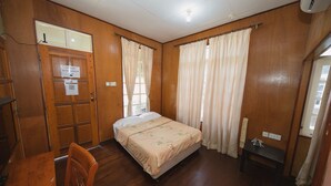 Kamar Double Deluks, 1 Tempat Tidur Queen | Meja kerja, ruang kerja ramah laptop, Wi-Fi gratis, dan seprai linen
