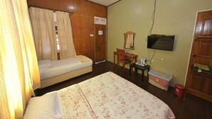 A room with a bed, a desk, a chair, a television, and a wardrobe. - Hotel O Teratak Samuderakita, Chalet & Guesthouse (Kuala Terengganu)