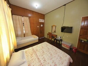 A room with a bed, a desk, a chair, a television, and a wardrobe. - Hotel O Teratak Samuderakita, Chalet & Guesthouse (Kuala Terengganu)