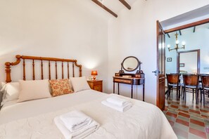 4 soverom, wi-fi (inkludert) og sengetøy