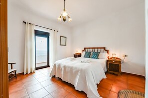 4 bedrooms, free WiFi, bed sheets