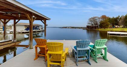 Dog-friendly lake luxury with dry sauna, hot tub, game room