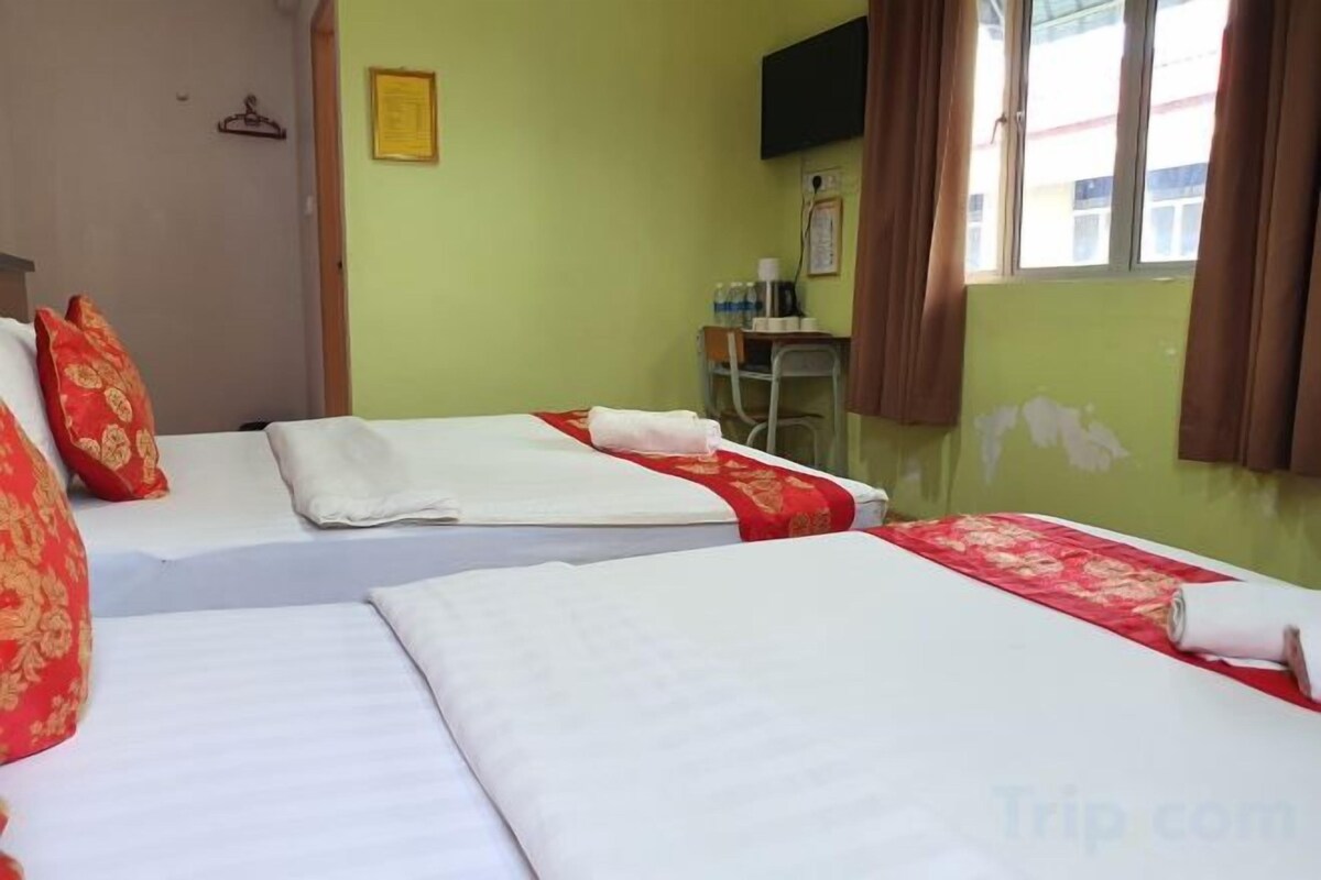 Laptop workspace, WiFi (free), bed sheets