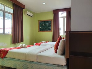 Superior Suite | Laptop workspace, free WiFi, bed sheets