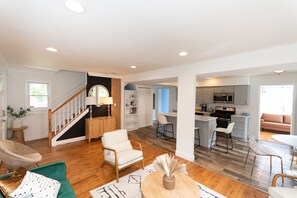 Living area - Family-sized Home ~ 6 Mi to DC the National Mall and Capitol Hill (Takoma Park)