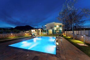 Piscine extérieure, piscine chauffée