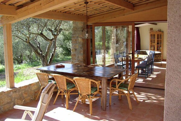 Outdoor dining