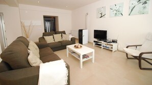 Smart TV, DVD player - Modern Holiday Home in Cela (Cela (Alcobaça))