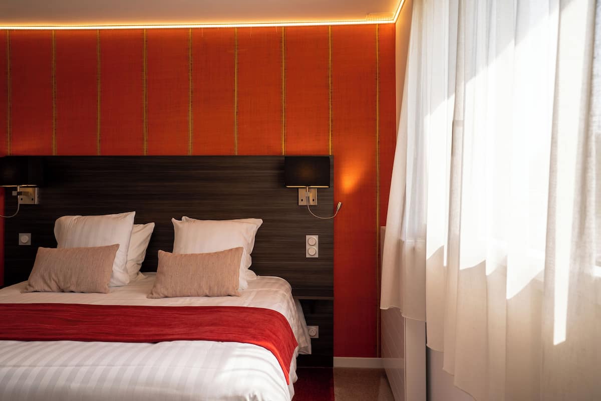 1 bedroom, in-room safe, desk, soundproofing