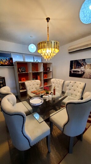 Superior-Apartment, 5 Schlafzimmer, Meerblick | Esszimmer