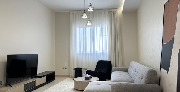 Apartamento design, 3 quartos | Área de estar | TV de tela plana