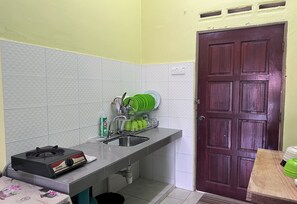 Shared kitchen - OYO 90967 Homestay Chalet Warisan Siti  (Langkawi)