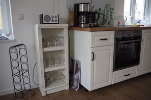 Kylskåp, ugn, spishäll och diskmaskin