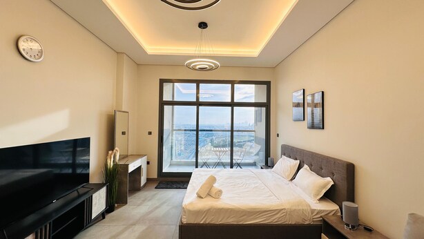 1 bedroom, minibar, desk, laptop workspace - Spacious Studio Apartment Burj View with Balcony Free Parking by Belvilla (Dubai)