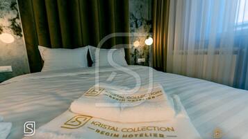 3 habitaciones, tabla de planchar con plancha, wifi y ropa de cama