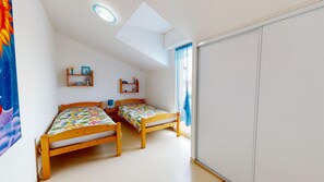 1 slaapkamer, een strijkplank/strijkijzer, wifi (toeslag)