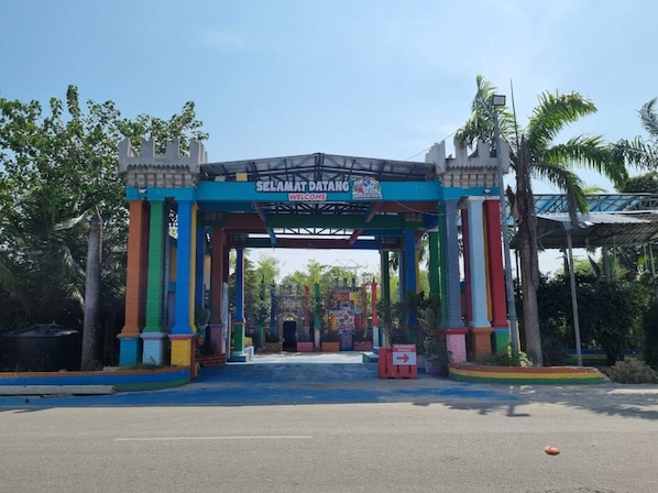 A colorful archway with the text "SELAMAT DATANG" and "WELCOME" above it.