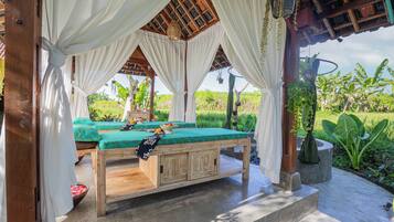 Área de tratamiento exterior, tratamientos corporales y aromaterapia