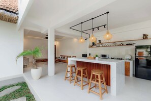 Executive Villa, 3 Bedrooms, Kitchen, Pool View | Dining room - Abian Ubud View (Ubud)