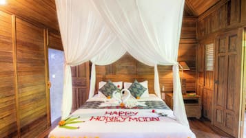 Superior Bungalow, Garden View | 1 bedroom, individually decorated, individually furnished, desk