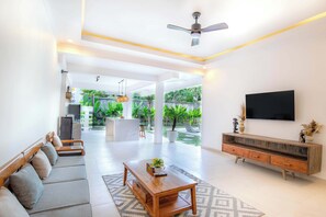 Executive-Villa, 3 Schlafzimmer, Küche, Poolblick | Wohnbereich