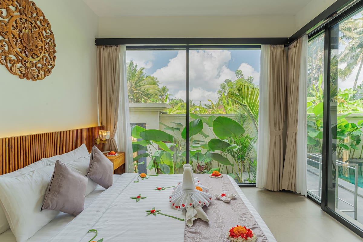 Family Villa, 3 Bedrooms, Kitchen, Garden View | 1 bedroom, individually decorated, individually furnished, desk
