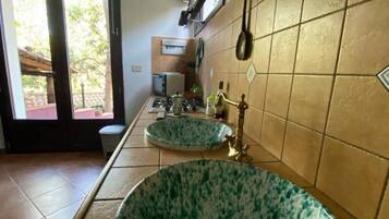 Frigorifero, forno, piano cottura, macchina per tè/caffè