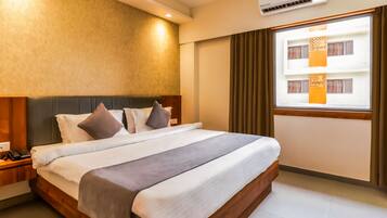 1 bedroom, in-room safe, iron/ironing board, free WiFi