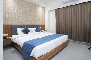 Deluxe Twin Room | In-room safe, iron/ironing board, free WiFi, bed sheets - Pride Elite Becharaji (Dasada)