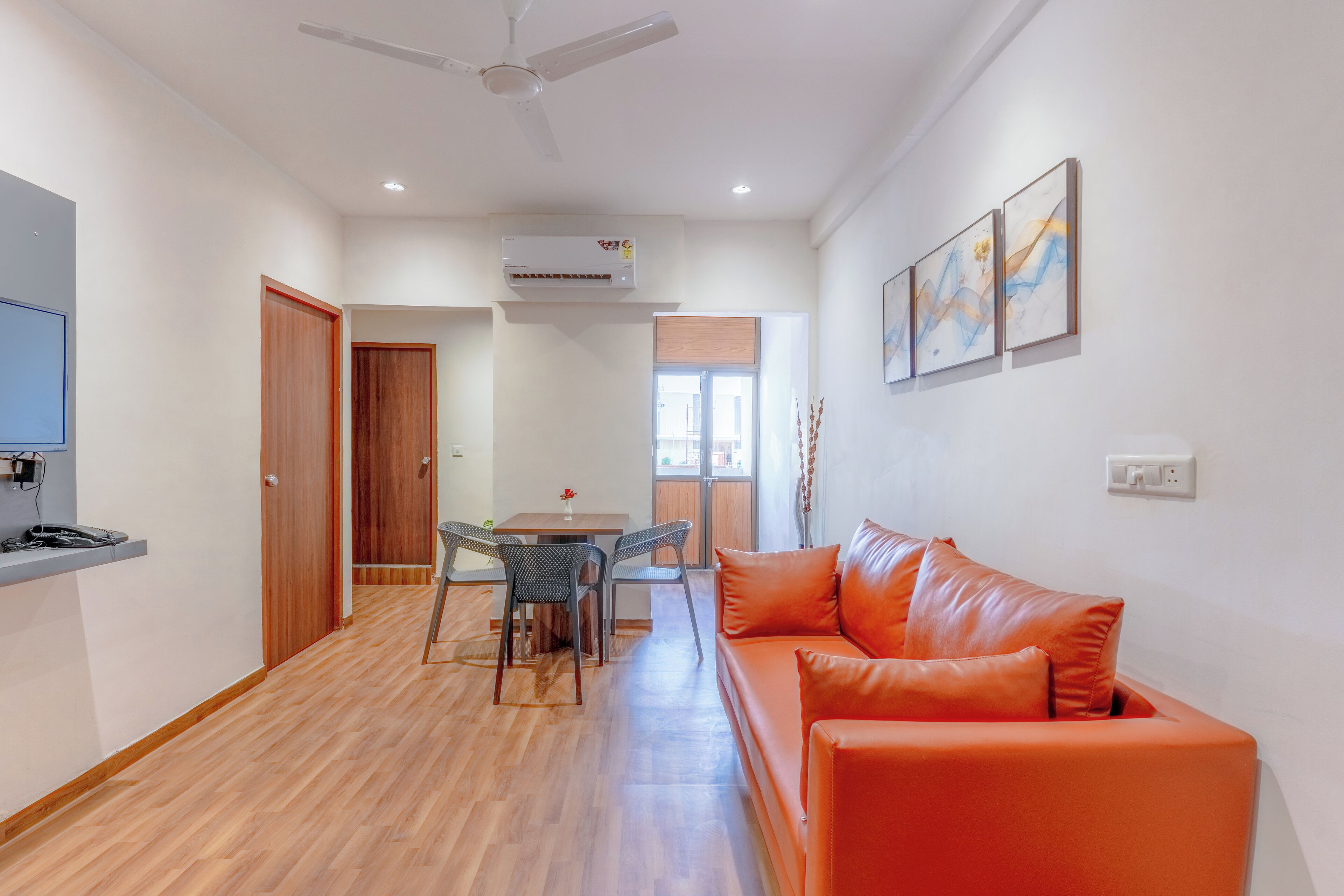 Suite | Living area | 42-inch LCD TV with satellite channels