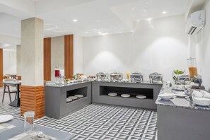 Buffet déjeuner servi tous les jours en supplément