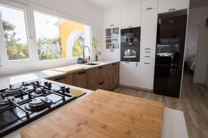Fridge, microwave, oven, dishwasher