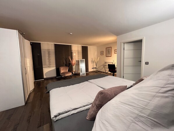 4 bedrooms, desk, iron/ironing board, free WiFi - Moderne Ferienwohnung in Rheinbach bei Köln/bonn (Rheinbach)