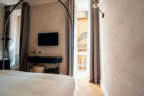 Deluxe Room, 1 Queen Bed, Balcony, City View -  The Flow - Via Del Corso (Rome)