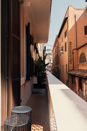 Deluxe Room, 1 Queen Bed, Balcony, City View | Balcony -  The Flow - Via Del Corso (Rome)