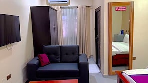 Royal Room | Premium bedding, memory foam beds, desk, laptop workspace