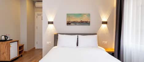 DELUXE ROOM | Premium bedding, individually decorated, individually furnished, desk